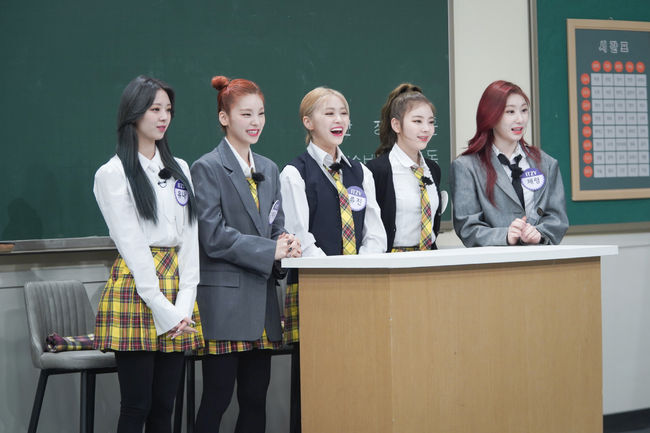 ITZY Ryu Jin unveiled an unexpected resemblance in Knowing Bros.The new song Ma, P.A. is on JTBC Knowing Bros which is broadcasted at 9 p.m. on May 1 (Saturday).In the morning , the group ITZY returns to the transfer student.You can meet five ITZY members who have a thick fandom with honest and dignified charm.ITZY, which has five colors and five colors, shows a youthful sense of entertainment with a full of Beagle Me.In a recent recording of Knowing Bros, Ryu Jin said his Nickname was Kang Ho-dong of ITZY.He then unveiled Superhuman strength (?), which is suitable for Nickname, to suppress his brothers.Ryu Jin then caught the eye by mentioning his resemblance entertainer. The back door that various stars were seen in Ryu Jins face and surprised everyone.Kim also asked, ITZY has Kang Ho-dong, but there is Seo Jang-hoon.So one member continued to answer with a heavy room and laughed a big smile.The activity of the five members of the ITZY, a youthful entertainment stone, can be seen at JTBC Knowing Bros, which is broadcasted at 9 pm on May 1 (Saturday).JTBC
