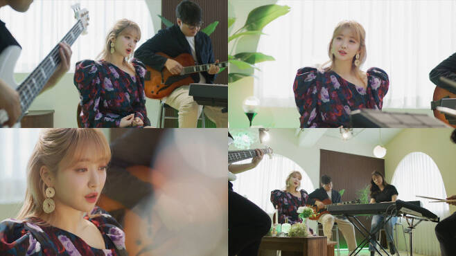 Punch returns to ripe Sensibility in early MayPunch will release a new single Its Breaking Up on May 5, said Entertainment, a subsidiary company, on the 30th.In addition, the teaser video was released to inform the news of Punch through Formula SNS at 0:00 on the same day.The released video featured a blonde Punch in a colorful flower pattern costume.Punch played a new song Im Breaking Up with the band in a calm manner, and showed an emotional performance that seemed to endure sadness.Punchs new song Lets Break Up is an R & B song that captures the sadness of separation with Punchs unique groove and voice, and it has been talked about with the joining of hit composer Roccoberry.Especially, with the song Do not forget me / Remember me, the fuss about the loved one is also solved with unique sensitivity and conveys the farewell sensitivity to the listeners.Punch, who made his debut in 2014, has been like OST Everytime, Dokkaebi OST Stay with me, Hotel Deluna OST Done For Me, Money and White Flower OST Like the protagonist in the movie, Like Brahms OST Like the star in the night sky (Haze X Punch Special Track) and participated in a number of OSTs and received attention as an OST queen.In addition, he has become a strong player in the music charts by sweeping the top of the music charts with Its Night, Its Breaking, and Sometimes It.Meanwhile, Punchs Breaking Up, which has come to ripe Sensibility, will be released on various music sites at 6 pm on the 5th.