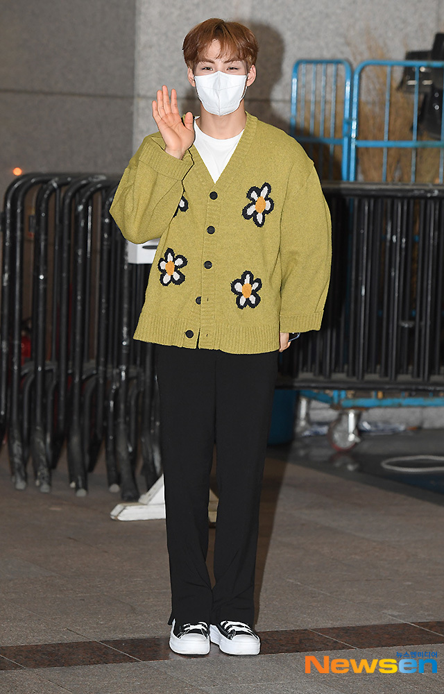 Singer Seo Sung Hyuk poses at MBC Dream Center in Ilsan-dong, Goyang-si, Gyeonggi-do after finishing MBC M Show Champion schedule on the afternoon of May 5.