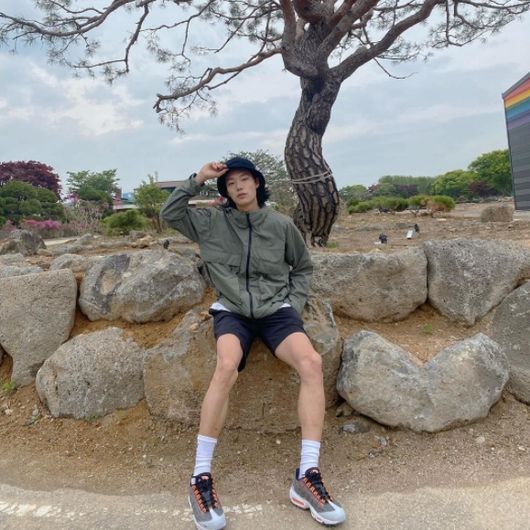 Actor Ryu Jun-yeol has reported on the latest.Ryu Jun-yeol posted a picture on his Instagram on the 5th with an article entitled Always Children!In the open photo, Ryu Jun-yeol was out in a comfortable Outdoor Research costume, giving a bucket hat to his long hair down to his shoulders.Ryu Jun-yeol, who has slim but long legs, is showing a model-like ratio, and the netizens who see it are responding such as It is a big hit, The heart is always a child and It is really handsome.Meanwhile, Ryu Jun-yeol has recently finished filming Choi Dong-hoons new film, Extraterrestrial + Inn, and is about to appear in JTBCs new drama Human Disqualification.ryu jun-yeol SNS