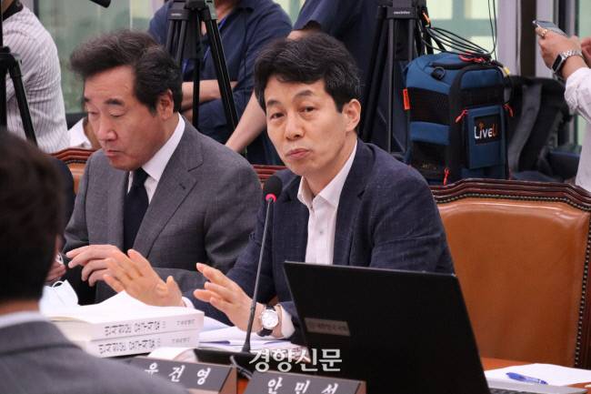 윤건영 민주당 의원이 국회 외교통일위원회에서 질의를 하고 있다. 윤건영 의원실 제공