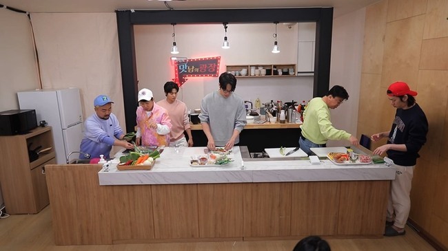 Baek Jong-won surprised at Sung Si-kyung Cuisine abilityOn SBS Mattan Square, which will be broadcast on May 6, the singer Sung Si-kyung, who is gathering attention with his brilliant cuisine talent, Sung Si-kyung, will unveil his own Beefstak plant Cuisine recipe.Kim Dong-jun confessed to Sung Si-kyung that he was healed after seeing his SNS.The members praised Sung Si-kyungs SNS, saying that it was full of Cuisine, and his Cuisine ability.Sung Si-kyung said, It is kept for a week (posts) like broadcasting.At the Baekya restaurant, Sung Si-kyung showed his Cuisine skills. The members looked at the photos of Sung Si-kyungs previous Cuisine.Baek Jong-won was surprised by the various Cuisine skills that crossed various genres such as bakery, Chinese food, and style, saying, What are you?Sung Si-kyung introduced his own Beefsteak plant Cuisine; he explained his own honey tips and proceeded with Cuisine.The members who tasted the completed Cuisine screamed and admired.In particular, Yoo Byeong-jae praised it as the first taste I had ever eaten since I was born, and Kim Dong-jun said, I think I came to Italy.Sung Si-kyung table Beefsteak plant Cuisine recipe that surprised Nongvengers is released on the air.