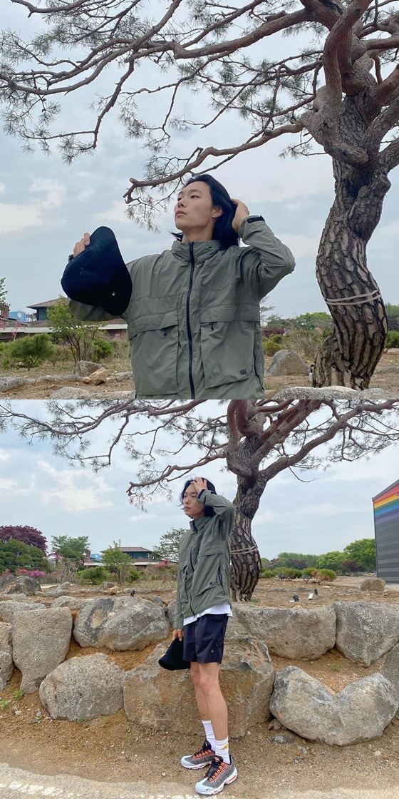 Ryu Jun-yeol posted two photos on his instagram on the 6th without writing.In the photo, Ryu Jun-yeol is wearing an outdoor research costume and boasts a comfortable charm, with a bucket hat in one hand and sweeping his head.Especially, the short hair is shorter than Hyeri, who is in public devotion.Meanwhile, Ryu Jun-yeol appears in Choi Dong-hoons new film Exoplanet + Inn.Exoplanet + In is a strange story that opens the door of time between the masters who want to take the new sword in the rumor of the end of Goryeo and the Exoplanet people as of 2021.