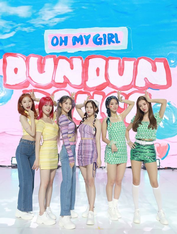 Group OH MY GIRL poses at the showcase commemorating the release of the mini 8th album Dear OHMYGIRL which was held on the afternoon of the 10th.2021.05.10.