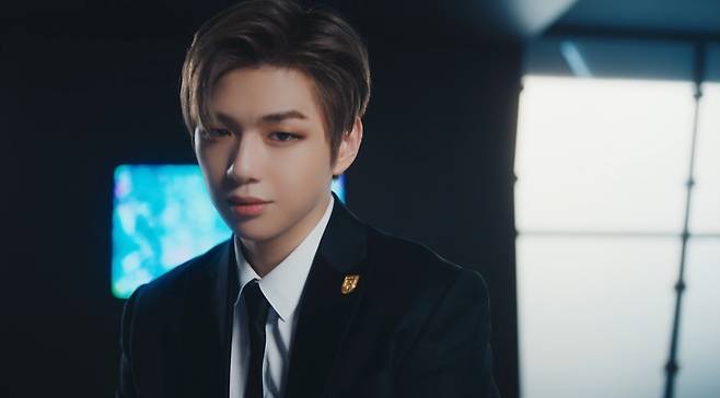 Singer Kang Daniel turned agentNCsoft Co., Ltd. and Klap Co., Ltd. on the 10th through the Univers (UNIVERSE) app and official SNS, Kang Daniels new song Outerspace (Feat).Loco)s Teaser (Agent ver.) video was released.Kang Daniel in the public image turned into an agent and focused on those who emit various charms.Kang Daniel stared at the camera with a playful expression or predicted an exciting story development with a confrontation with an alien who did not know who he was wearing a monkey mask.In particular, following the Concepts photo released earlier, Kang Daniels masculine appearance, Rome, New York, Seoul, Paris, Tokyo World view and various monkey montages plastered on the wall are showing fresh fun.Outerspace (Feat.Loco) started with IZ*ONE (Aizwon) D-D-DANCE released in January, followed by Jo Su-mi and Bi Guardians in February, and Park Ji-hoons Call UP (Feat) in March.(Prod. Primary), April (female) children Last Dance (Prod.GroovyRoom) is the original music content presented by Univers, and the attention of former World listeners about limited express collaboration is focused once again.Meanwhile, Kang Daniels Outerspace (Feat.Loco) will be available on various music sites at 6 pm on the 13th, and the full version of the music video will be released exclusively on the Univers app.Photo: NC/Klap