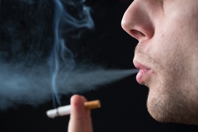 간접흡연에 노출되면 심부전 위험이 커진다는 연구 결과가 나왔다./사진=클립아트코리아