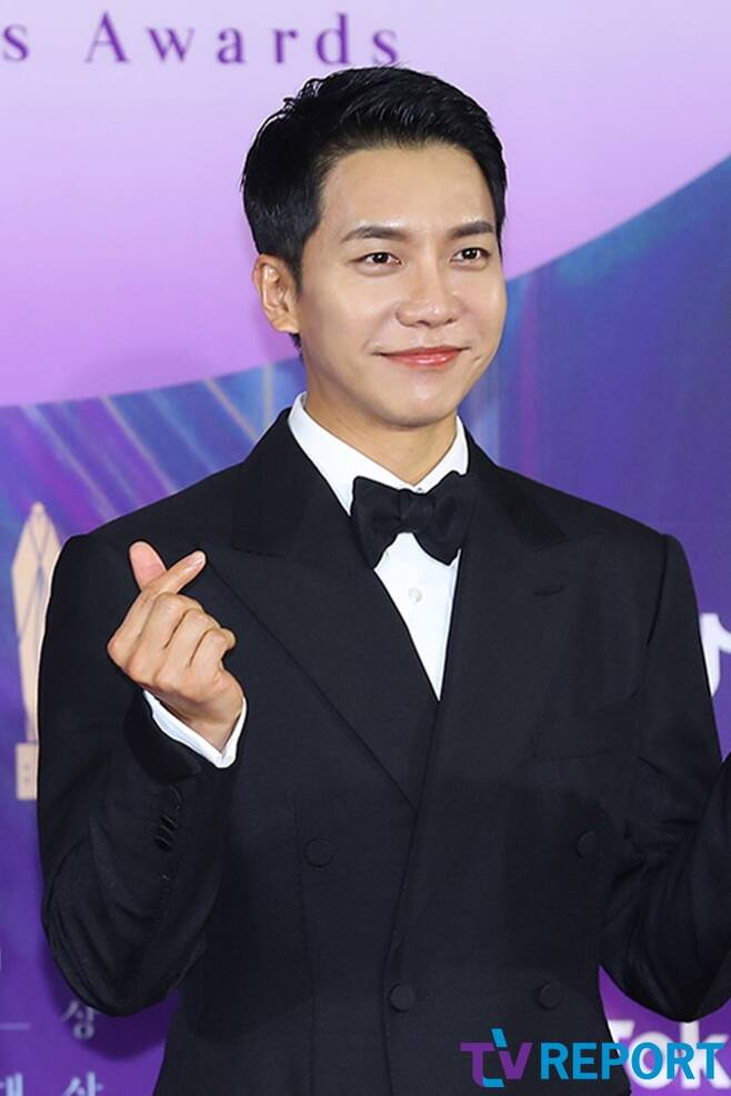 Actor Lee Seung-gi poses at the red carpet event of the 57th Baeksang Arts Award for Best TV Drama held in KINTEX, Ilsan, Goyang City, Gyeonggi Province on the afternoon of the 13th.Meanwhile, 57th Baeksang Arts Award for Best TV Drama will be broadcast live on JTBC, JTBC2, JTBC4 and Tiktok from 9 pm tonight.