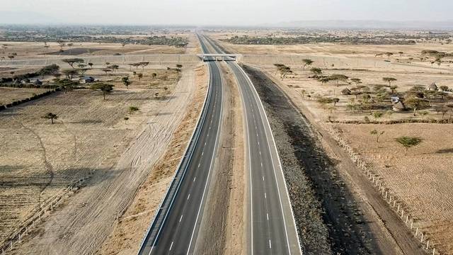 14일 대우건설은 최근 에티오피아에서 준공한 메키-즈웨이 고속도로 본선 구간을 정식 개통했다고 밝혔다. /대우건설 제공
