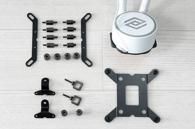 최근 10년 내 출시된 AMD 및 인텔 CPU 대다수가 호환된다. 출처=IT동아