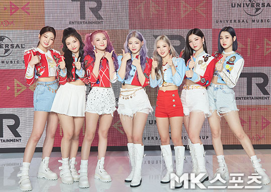 Girl group trivi (transmission line, Kelly Clarkson, Jinha, Hyun Bin, Jia, Soeun, Mire) released their second single Conmigo (Migo) and had an online media showcase on the afternoon of the 18th.Trivi poses as a group.
