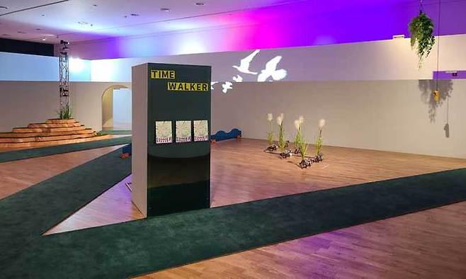 ‘시간여행사 타임워커’전시 중 일부. 부산현대미술관 제공
