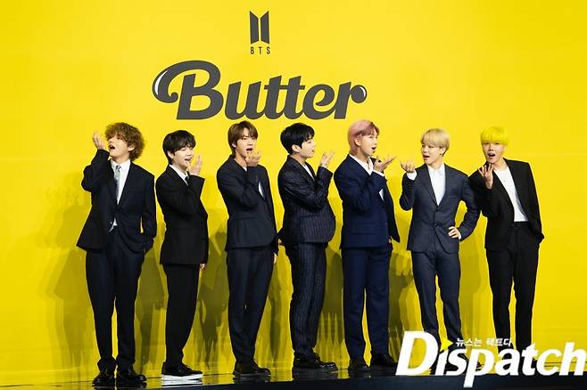On this day, V and Suga attracted attention with a pose that seemed to eat Butter.On the other hand, BTS Butter is an addictive dance pop genre, featuring ear-catching bass, line and refreshing synth sound from the beginning.It contains a cute confession of BTS that will melt gently like Butter and capture you.What about the Butter these guys eat?With the same Pose (Jin, Jungguk, RM)princes of Butter