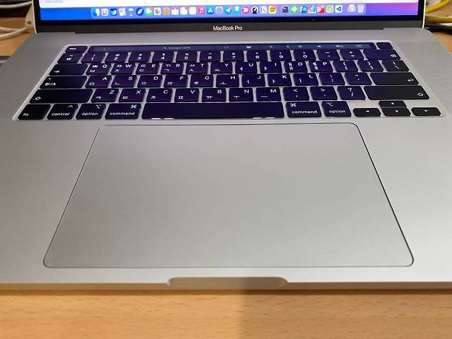 맥북 프로 16인치의 트랙패드