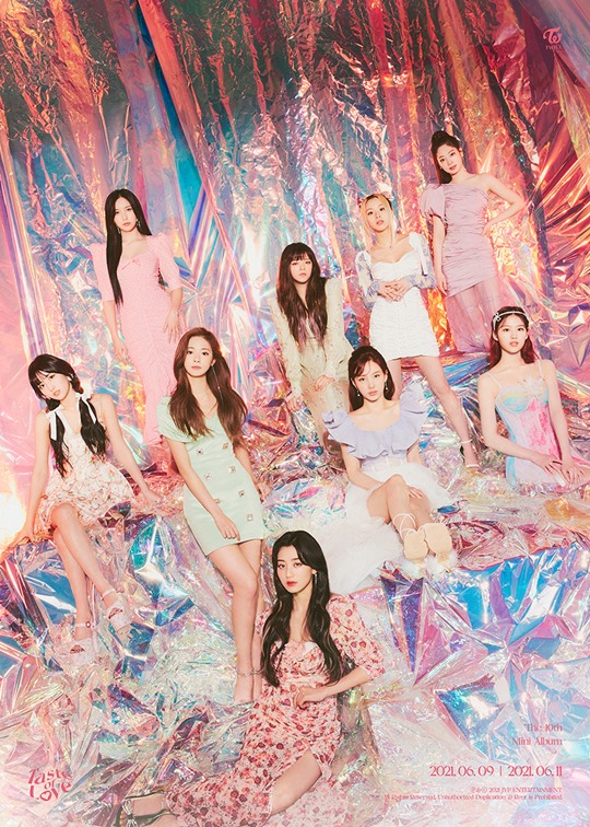 The new album Taste of Love (JJS Media Co., Ltd. City of London Love) concept of the group TWICE has finally been unveiled.JYP Entertainment posted three new mini album Taste of Love group Teaser images of TWICE on the official SNS channel at 0:00 on the 21st, and K-pop fan heart was hot.In this image, a clear and refreshing charm that makes TWICE expect a new summer song attracted attention with a good deal.The members who leaned on the blue old car gave a fresh smile as if they enjoyed the sunshine of the resort, and predicted the atmosphere of the new song with various elements such as colorful costumes and the effect of light spreading.Especially, fans around the world are looking forward to what song will decorate the summer of 2021 with those who created Dance The Night Away in July 2018 and MORE & MORE (More and More) in June 2020.Meanwhile, TWICE will release its title song soundtrack and music video at 6 p.m. on June 9 and officially release a new album at 1 p.m. (Eastern U.S. time 0 p.m.) on the 11th.Prior to this, we will show a time table with a comeback promotion schedule, open new album tising contents sequentially, and communicate with global fans.The new mini album Taste of Love, which has been in operation for about eight months since its second full-length album Eyes wide open (Aise wide open) last October, is on sale since the 10th.TWICE Photo LJYP Entertainment