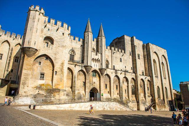 아비뇽 교황청. 1309~1377년까지 7명의 교황이 이곳에 머물렀다. 이 시기를 아비뇽 유수라 한다. 게티이미지뱅크