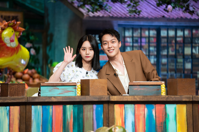 Actor Jang Ki-yong, Hyeri search for Amazing SaturdayOn TVN Amazing Saturday, which will be broadcast on May 22, Jang Ki-yong and Hyeri scrambled ahead of the first broadcast of TVNs new drama The Falling Living.Jang Ki-yong, who was in the first entertainment outing of his life, said, I was nervous for a month.Hyeri told me to follow me, he said. I will work hard while being like a shadow behind Hyeri today. Hyeri raised his curiosity by saying he could be instep by a believed axe.Jang Ki-yongs first entertainment, I will go to the entertainment ceremony until the time of the concert, singing, dancing, and three-way, he said.Todays goal is to catch the key, he said, and before the dictation of seven months, his passion was burned. Hyeri started to show off his ability with his still-tempered touch.He also nagged the members, saying, Why do not you increase your skills? And added fun by introducing a key and a tit-for-tat brother and sister Kimi.In addition, with the more powerful excitement, the uncontrollable talent was Explosion, which made everyone navel.Jang Ki-yong also took the scene with an unexpected entertainment feeling.In the tense entertainment beginner, Kang was able to step on the stage of the ceremony of the song, the song, and the samcheon city.In addition, Maison Ikkoku played an important role in the situation of confusion in the problem of high difficulty on this day.Every moment of crisis, he made a clear decision and became a decision man and received applause from Maison Ikkoku.On the other hand, on this day, Taeyeon, who boasted the presence of the manga Black Rubber Shin Kiyoung made up, colorful reaction, as well as the skill of supporting the work, added to the excitement.Kim Dong-Hyun, who recently broke the correct answer reader jinx, continued his fight alone, claiming different opinions from Maison Ikkoku.There was a make-up bet between Maison Ikkoku including Kim Dong-Hyun vs. Jang Ki-yong and Hyeri.Kim Dong-Hyun can be seen on the air today, with Kiyoung making up, and Maison Ikkoku making up group comic make up.