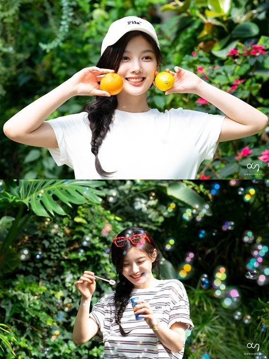 Actor Kim Yoo-jungs fashion picture behind the scenes was released.On the 22nd, Kim Yoo-jung turned into a human vitamin by showing off his beautiful look in the fashion picture behind the agency s Awesome Entity.Kim Yoo-jung has perfected various colors of costumes as well as beautiful looks that stand out in basic T-shirts.Especially, it added freshness with a unique bright smile that goes well with the green background and created a B cut like A cut.At the time of filming, Kim Yoo-jung used sunglasses, Soap Bubbles, Fruit, and other accessories freely, revealing the aspect of the artist.The cut that holds the flower bud slightly gives the feeling that it is only coming to the resort, and the innocent figure playing with Soap Bubbles makes you feel the concentricity of childhood.The appearance of laughing with Fruit in both hands conveyed the freshness of taking Vitamin on the screen.On the other hand, Kim Yoo-jung appeared on TVN Run House 2 which was broadcast on the 21st, and showed his lovely charm.Sung Dong Il, Kim Hee Won, Lim Si-wan and his family, who appeared in the same works in the past, gave comfort.Following his own song fishing song, which reveals the nature of the plump, he made it impossible for viewers to take off their eyes with various attractions, including a lovely food.Also, I convey a warm heart with kimchi handmade rice for the families of the wheeled house, a resin art tray made by myself, and a coffee dripper gift.From the aspect of camping masters to the fisherman force, to the charm of gold hand that does well to cook.Kim Yoo-jung, who has been reacting hotly with his long-time entertainment appearance, will appear on SBSs new drama Hongcheongi scheduled to be broadcast in the second half of the year.Photo = Awesome ENTY