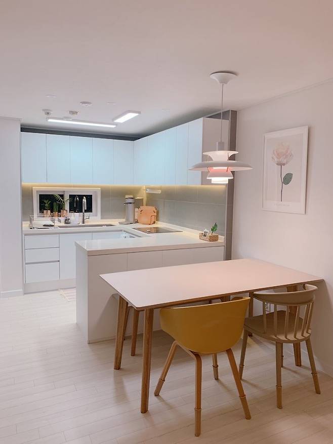 출처: <식탁><의자> 등 제품정보 모아보기(▲이미지클릭)