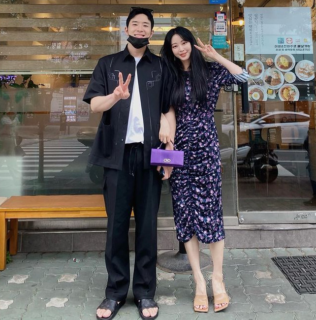 I think I know why Celebrity are so reluctant to open love: Why does the imposing Han Ye-seul Love have what It Always Is bets?On May 13, Actor Han Ye-seul released his Boy Friend Ryu Sung-jae through his Instagram.Since it is not uncommon for Celebrity to disclose a non-Celebrity lover, the release of Han Ye-seul Love quickly became a hot topic.After that, Han Ye-seul said, Thank you for celebrating and blessing our love. Boy friend is 10 years younger than me and I call him a puppy.I will grow up beautifully. Many fans cheered on the so-called Celebrity-like unconventional move, but some seem to want to make a beautiful love story somehow a tragedy.Recently, the YouTube channel Garrosero Research Institute (Gaseyeon) raised suspicions that Ryu Sung-jae is from the Hwaryu system.In addition, the actress involved in the Burning Sun incident pointed out that Han Ye-seul caused a strong wave.Han Ye-seul announced his position on his Instagram Love Live! broadcast on the 23rd.Han Ye-seul said: I wish I had ended up with happening or Gossip but I dont know why.I have recently expired my contract with my agency, but I am honest about the idea of ​​a kind of retaliation. As for Disclosure surrounding him, he said: I hope you go to court, I dont want to fight that far.I do not know how many times I have been through this life. Gossips, how many Zirashi have you heard?Its my job, so I just go over it, and I think Im trying to kill it. Why is this? I do not like it so much.I am sorry for Boy friend, I meet Celebrity girlfriend and I am going through this, he complained, referring to Ryu Sung-jae at the center of the scandal.Han Ye-seul, after the show was released, said on Instagram, I was so worried that my acquaintances around me would not respond, so I had to go to Lavan (Love Live!I am grateful for believing and supporting me, he said.He added, I will be grateful if you capture the defamation evil and deliver it when necessary later. He added that the legal battle could be held later.Should the Han Ye-seul Love release be so big a case?Han Ye-seul has quietly developed love with Ryu Sung-jae, a non-Celebrity, for about 8 months, and has revealed his love directly through his personal space Instagram.Fellow Celebrity also bless his love, for why on earth should Han Ye-seul explain his love and opponent.If you think that Ryu Sung-jae, who became a target of Disclosure, is a non-Celebrity, this is a problem that can not be passed on to simple happening.This is because no one has the right to take care of the private life of the general public.The beautiful love release has turned into a petty past controversy.The biggest problem is that no one is responsible for the hurt career, as well as Han Ye-seul and Ryu Sung-jaes injured heart.It is absurd and unfortunate that someones love is so light and so lightly handled.Perhaps this is why Celebrity makes a surprise wedding announcement while being accused of deceiving fans without revealing Love despite the decisive evidence.For non-Celebrity, natural love is a flaw and weakness for Celebrity.Everyone has the freedom to love and the right to respect that love. It is harsh to be suspected and denied even the authenticity of love just because Celebrity is a job.Nor does the public want it; no one wants Han Ye-seul Love to fall into the muddy water of rumours.I would like to ask who is doing this for some reason, how Han Ye-seul Ryu Sung-jae couple can compensate.Fortunately, Han Ye-seul is showing a steady attitude, showing his strong affection with Ryu Sung-jae and communicating with his fans.What the public can do now is support the two, and not empower them to unfounded rumors.It is time for fans to cheer hot so that Han Ye-seul can be a successful counter-reference to Celebritys Love stereotype.