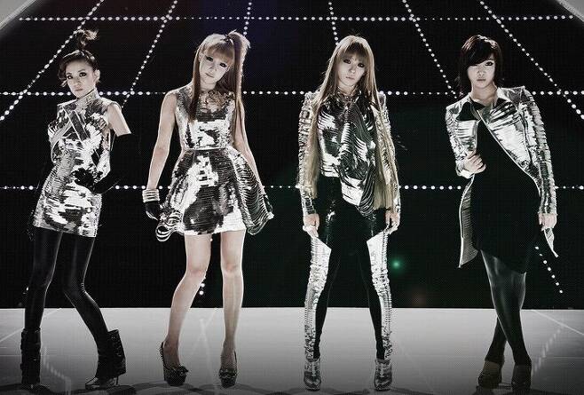 출처: 2NE1 공식 페이스북
