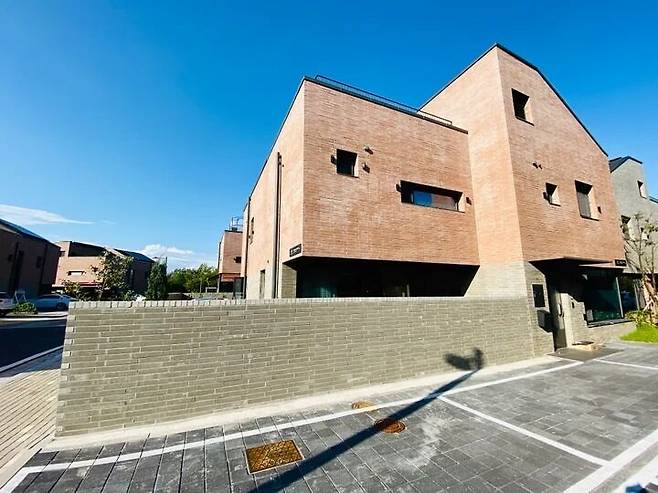 출처: 오늘의집 온라인 집들이 보러가기 (▲ 이미지 클릭)