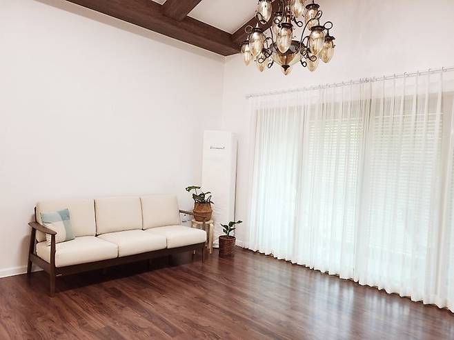 출처: <소파> <쉬폰커튼> 정보 보러가기 (▲이미지 클릭)