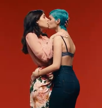 <font size=-1 color=#666699>이탈리아 패션 브랜드 돌체앤가바나의 광고 영상이 러시아에서 상영금지 당할 것이라는 외신 보도가 나왔다. 사진은 해당 광고 영상의 한 장면. /사진=돌체앤가바나 인스타그램 캡처</font>