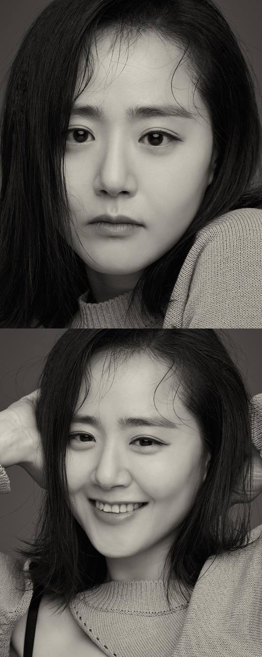 National sister Moon Geun-young boasted beautiful looks while still aliveMoon Geun-young posted a picture on his instagram on the 25th, introducing Korea Actor 200 Campaign # TheActorisPresent # KoreanActor200 #Ahnseongjin.The photo released is a picture of the Qorianka Kilcher Actors 200 campaign by the Film Promotion Committee.Qorianka Kilcher Actors 200 is a global promotional campaign by Young Jin-wi and was designed to introduce 200 actors representing the present and future of Korean films to the World Film Festival.Over the past decade, it has been selected considering the participation of Korean films and whether they have won domestic and overseas film festivals.Moon Geun-young also boasts clear eyes and clear features in black and white photographs - especially, while unwavering, the Beautiful look is amazing.The group Koyotae Shinji left a heart emoticon, and the netizens praised It is too beautiful eyes, It is also that eye, I am only eating old.Meanwhile, Moon Geun-young left his agency Tree Ectus, which he had been in for 13 years last September.I made a big decision because I thought I needed a turning point in my life and my life as an actor, he said through the fan community. I will look forward to seeing more things, feeling them, learning them, and looking for better news.We are currently reviewing the next work.Photo Moon Geun-young SNS