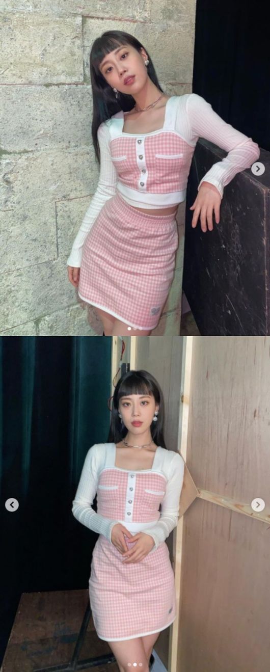 Heo Young from group KARA boasted a changed visual.Heo Young posted a picture on his SNS on the 26th without any comment.The photo shows Heo Young, who transformed into a mature atmosphere.Heo Young poses naturally in a two-piece that reveals her body.He had a short bangs and long straight hair on his eyebrows, and he had completed a mature atmosphere, and his plump cheeks were completely gone as if he had been on a diet.Heo Young is attracted to the beauty of 180 degrees, which is full of flesh.Heo Young has been active in entertainment since his debut as KARA.Heo Young SNS