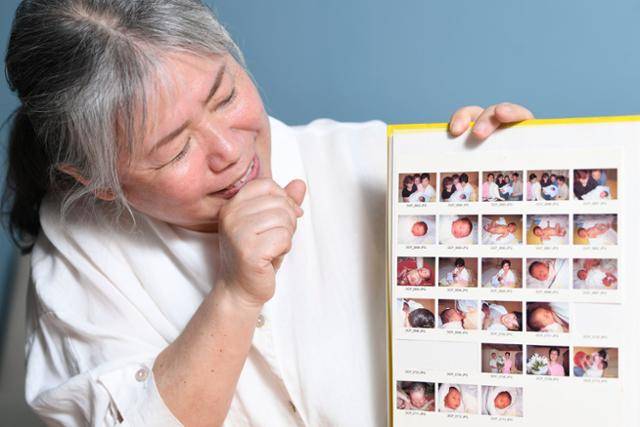 그는 조산원을 하면서 자신이 받은 아기들의 출생 직후 사진도 찍어뒀다. 언제 꺼내 봐도 반가운 갓난아기들이다. 이한호 기자