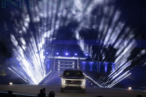 포드가 지난 20일 첫 공개한 순수 전기 픽업트럭 'F-150'/사진=AFP