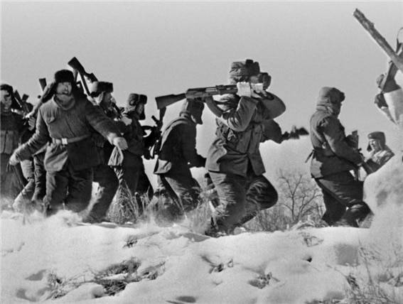 <1969년 3월, 전바오다오로 진격하는 중국 병력의 모습/ 공공부문>