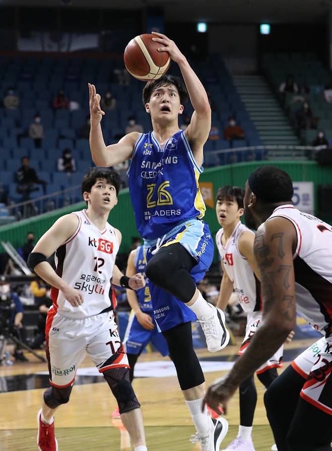 ▲ 차민석(가운데) ⓒ KBL