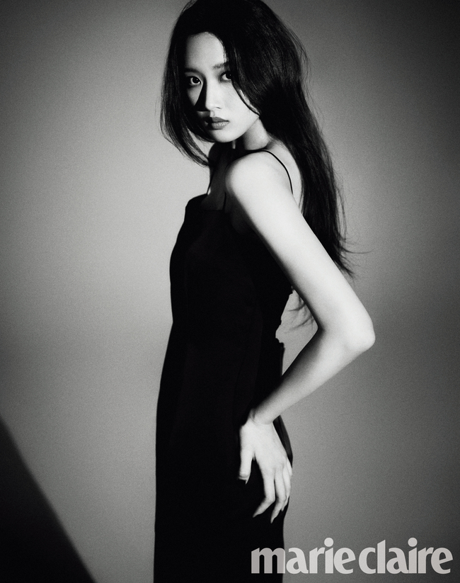 Actor Moon Ga-youngs fascinating black and white picture has been released.The agency Keith released a picture of Actor Moon Ga Young, who decorated the June issue of fashion magazine Marie Claire on May 31st.In this picture, which shows a classic black and white photo concept, Moon Ga-young caught the eye with an alluring visual instead of a lovely figure.Moon Ga-young completed a charming cut with a deep look and a sensual pose in the moderation of black and white.His mature sensibility and atmosphere filled with photographs make him unable to take his eyes off.In an interview after shooting a picture, Moon said, The challenge is not scary, but when I do it, I plan and simulate.I am worried, but when I start, I do not hesitate much from then on. As for the Characters in the work, he said, I learned that the Characters that emit bright energy have a good influence on the people around me. So now I am worried about how to overlap the bright figure that continues to show rather than being afraid of doing bright things continuously. 