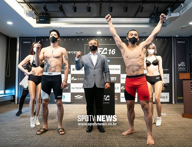 ▲ 김상욱과 이송하는 혈투를 약속했다.