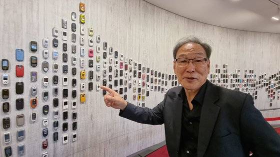 20세기 후반 최고 발명품인 휴대전화의 모든 것을 정리해온 이병철 전 폰박물관장. 박정호 기자