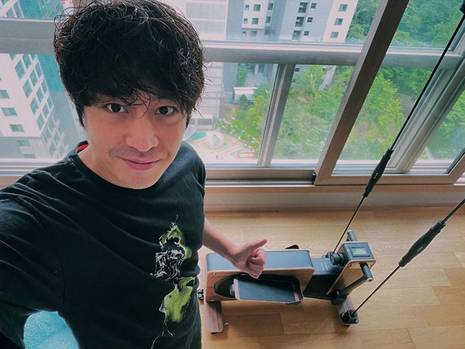 Shinhwa Eric Mun has been told of the latest at home.Eric Mun posted a picture on his SNS on the 2nd, saying, I sent a new Gift from the place where I made a kite after Jungles Law.The photo shows Eric Mun, who has been certified for the Gifted Exercise device in the living room of the house, and some of the houses where his wife lives attracts attention.Eric Mun also received a gift of the Exercise device, but I like it because it is beautiful in shape and small in volume.But I do not want to Exercise now, he added.Eric Mun marriages actor Na Hye-mi, who is 12 years younger, in July 2017.=