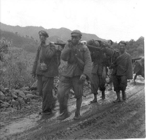 밤새 이어진 가평 전투는 새벽에 동이 트자 멈추었다. 중공군은 후퇴했고, 협곡에 남아 있던 중공군 병사들은 무기를 버리고 항복했다.