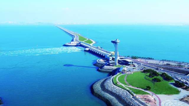 시화호 조력발전소에서 지난 2일 수차발전기로 유입된 물의 힘으로 수차를 회전시켜 전기를 생산하고 있다. 수자원공사 제공