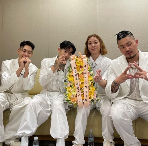 Hip-hop new group Pep Boys said he was about to go to M Countdown Down.Pep Boys posted a photo taken on the official SNS on June 3 in the waiting room of Mnet M Countdowndown.In the photo, Pep Boys members Hwang Dong-hyun (dunmills), Lee Jun-young (Nucksal), Jay Park and Kwon Hyuk-woo (Loco) are certifying gifts they received from their fans.The wreath celebrating the debut stage of the Pep Boys is written with the phrase I wonder where I will go to the left and the Pep Boys.The members said, Thank you guys today, Ill tear up my debut stage!, Finally its the day of the battle! Rain tracking today. Lets burn our passion.