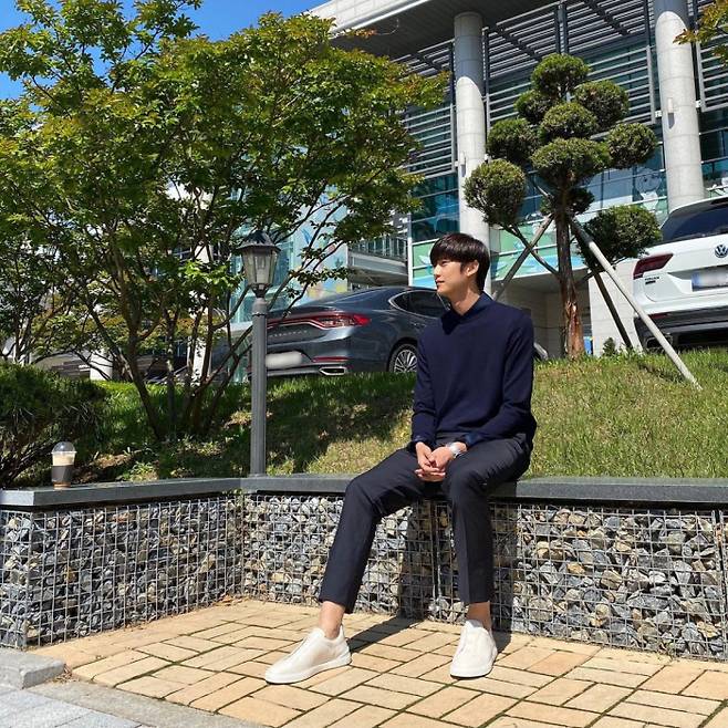 나인우. 큐브 엔터테인먼트