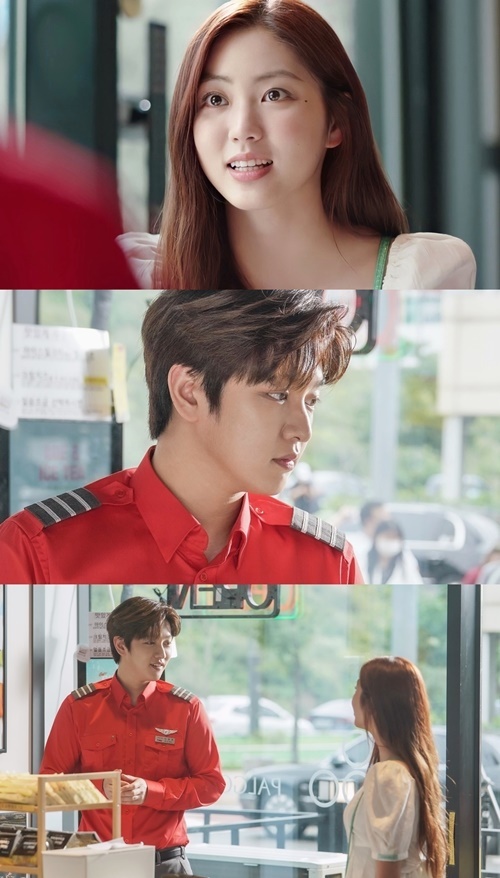 Kwon Eunbin delivers heartfelt message to Shin WonhoAt the final episode of the Sunday home drama What a Family, which will air on the 6th, Kwon Eunbin (Sung Ha-neul station) and Shin Wonho (Wonho station) emit a friendly atmosphere reminiscent of the Date scene.Previously, Sung-Heaven (Kwon Eunbin) and Wonho (Shin Wonho) became the daily caretakers of Kim Yeon-woo (Seo Ji-seok), the daughter of Kim Ji-seok (Seo Ji-seok), and developed into a closer relationship.In addition, Sung-Hee confided in his adoption, and Wonho built a deep friendship with her, who learned her mothers residence.On the 4th, the production team is catching the eye by revealing the still cut where the castle sky and Wonho spend a long time alone.They meet in places other than boarding houses and spread harmonious airflow.Wonho boasts a warm visual with a just-dropping uniform fit, as well as not taking her gaze off the sky.The castle sky also has two eyes rounded, and in front of him, he shows his voice and tension as much as he can.Especially, the castle sky is expanding Wonhos pupils with sudden remarks, and it is not only attracting attention, but also forming a serious atmosphere by opening the story hidden in the inner.Indeed, they are curious about what kind of conversation they exchanged.I am looking forward to the final broadcast of how the relationship between the two people who have developed between the friends who share secrets in the motive of the boarding students will be completed.This weeks show, Shin Wonho, who played a strong role as a bamboo forest during the uproar of Kwon Eunbins adoption, is helping her once again and building a special friendship.I hope you will confirm the ending that the two youths who showed comfort and overcoming the pain of the inner will show at the final meeting. 