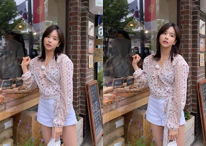 Actor Han Bo-reum has captured Eye-catching by revealing his luscious recent situation.Han Bo-reum wrote on his Instagram on the 4th, Finding Panera Bread, which is delicious in the world of the baker.Please recommend Panera Bread and posted two photos.The photo shows Han Bo-reum posing in front of Panera Bread.Han Bo-reum, who is stylish with a bright and lovely blouse and white short pants, exudes admiration with perfect dolls and slim figure.Fans responded that the style is so beautiful, It is pretty at any time, and Princess.Meanwhile, Han Bo-reum appeared on the SBS FiL and NQQ Lorde to collect Eye-catching.