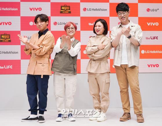 Yoo Se-yoon (from left), Song Eun-yi, Kim Sook and Kim Jung-hyuk attended the LG Hello Vision Northern Europe with Carrier production presentation, which was broadcast online on the morning of the 7th.Nordic with Carrier is a broadcast that captures all three times of fun, knowledge and meaning, and is opening a new era of local channel original entertainment with book talk show.MCs are Song Eun Lee, Kim Sook, Yoo Se-yoon, and writer Kim Jung Hyuk.