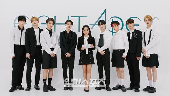 Boy group Epex (EPEX) hosted the showcase of the debut album Bipolar (Bipolar) Pt.1 Anxiety online on the afternoon of the 8th.Members of Epex (Wish, Keum Dong-hyun, Mu, Amin, Baek Seung, Aiden, King Ye, Jeff) pose in photo time.
