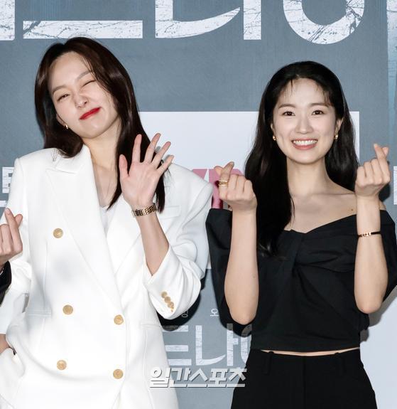 Actor Jin Ki-joo and Kim Hye-yoon attended the production report of the movie Midnight Run which was broadcast live on 9th day.The film Midnight Run (director Kwon Oh-seung) is a powerful mute chase thriller that struggles as the deaf minor (Jin Ki-joo), who witnessed a midnight murder, becomes the new target of a two-faced serial killer schema, with Jin Ki-joo, Wi Ha-joon, Park Hoon, Kim Hye-yoon and others performed hotly.30 days.