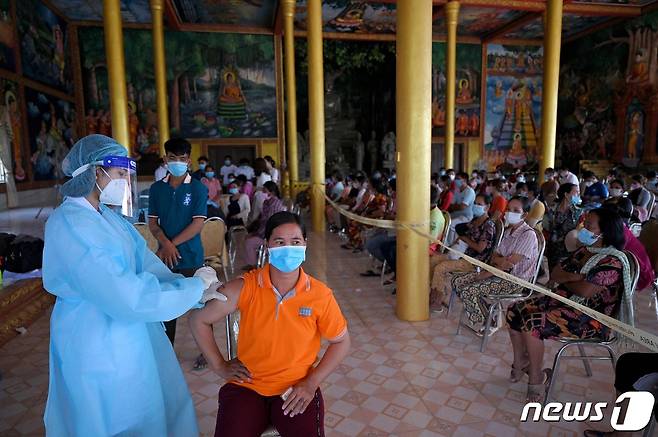 캄보디아의 백신 접종 © AFP=뉴스1