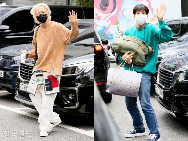 소문난 연예계 절친 송민호와 피오는 평소 자신들의 패션 스타일이 고스란히 묻어나는 출근룩으로 눈길을 끌었다. 한국일보 자료사진