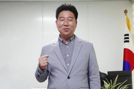 홍기용 대한민국족구협회 신임회장은 "족구에 좋은 것이면 대한민국에 좋은 것이고, 대한민국에 좋은 것이면 세계에도 좋은 것이라고 생각한다"며 국회에서 태권도처럼 한국이 종주국인 족구를 위한 진흥법을 제정해 줄 것을 촉구했다.