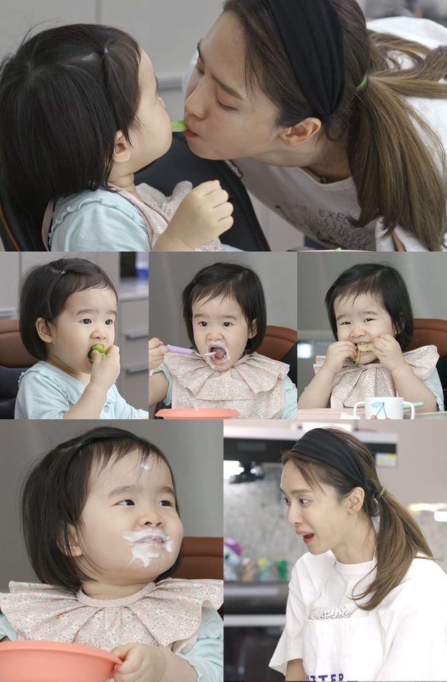 Singer and actor Park Jung-ah Daughter Ayuni presents a 25-month-old vegetable Mukbang.KBS 2TV Stars Top Recipe at Fun-Staurant (Stars Top Recipe at Fun-Staurant), which will be broadcast on June 11, will be followed by the 27th menu development showdown on the theme of Dude.Park Jung-ah, who collected topics with multi-cooking at the time of his first appearance, returns with upgraded cooking skills in four months.In this process, Park Jung-ah Daughter Ayuns lovely and brilliant Mukbang is also revealed.At the time of his first appearance on Stars Top Recipe at Fun-Staurant, Park Jung-ah was cheered by his professional mother for 21 months Daughter Ayun.Park Jung-ah said, It is not easy to cook with a child, but it is important to cook a variety of dishes at the same time for a short time because it is trying to feed with various diets. He showed three kinds of rice at once and three side dishes at the same time.Park Jung-ah Daughter Ayun, who showed amazing Mukbang and vocabulary that can not be believed to be 21 months thanks to her mothers sincerity, also gathered hot topics.In the VCR released on the day, the story of Park Jung-ah, who returned in four months, was revealed.In particular, Ayuni, who is 25 months old, said that he surprised the Stars Top Recipe at Fun-Staurant family with his brilliant Mukbang.Ayuni has eaten vegetables that children and adults do not eat easily more than anyone else.Before a full-scale breakfast, Park Jung-ah gave Cucumber and Dechin Broccoli as a light snack for hungry Ayuni.Looking at Cucumber, the exciting Ayun started to eat more delicious than anyone else.Ayun asked Park Jung-ah to give me another mother or Cucumber and asked Cucumber refill.Looking at Ayun, the Stars Top Recipe at Fun-Staurant family admired the baby, saying, A baby eats vegetables that adults do not eat well.But this was not the end of Ayunis snack: after the desecrated Broccoli Mukbang, Yogurtland also ate, even Yogurtland, requesting refills and eating again.But more surprising is the neatly finished breakfast that Mom Park Jung-ah carefully prepared.Along with Ayuns brilliant Mukbang, the upgraded Park Jung-ahs multi-cooking skills will also be revealed on the day.Park Jung-ah is known to have completed four dishes at a time after installing a four-ball frying pan, raising curiosity and expectation.